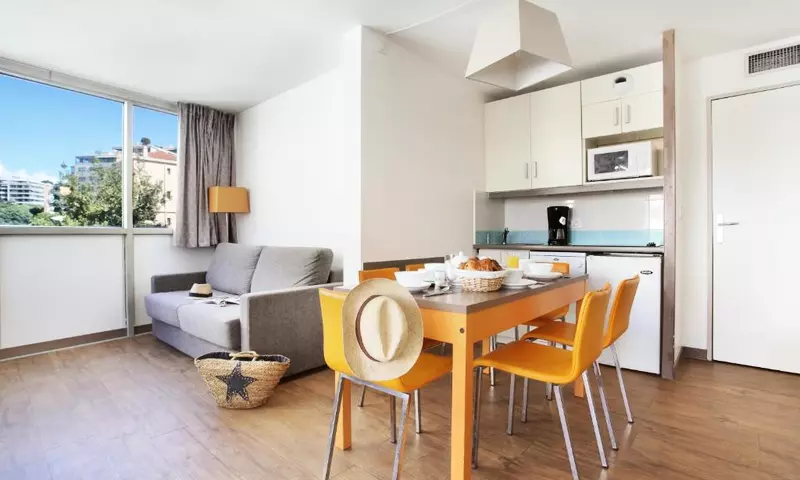 2 Pièces 6 Personnes