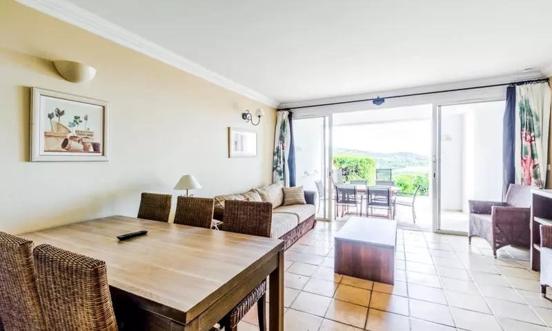 Bastide avec terrasse au cœur de la végétation 8 Personnes