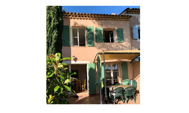 Maison pour 6 Personnes avec terrasse aménagée