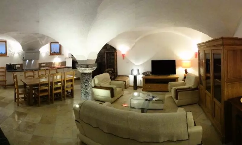 3 Pièces 8 personnes