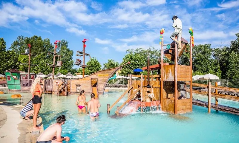 Camping Domaine Le Pommier *****