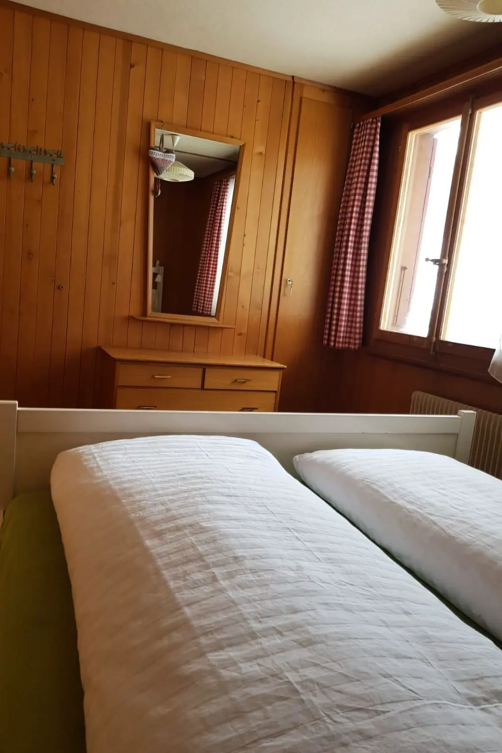 Résidence Bodehus Ferienhaus, Dusche, WC, 3 Schlafräume 4-Zimmer-Einzelchalet
