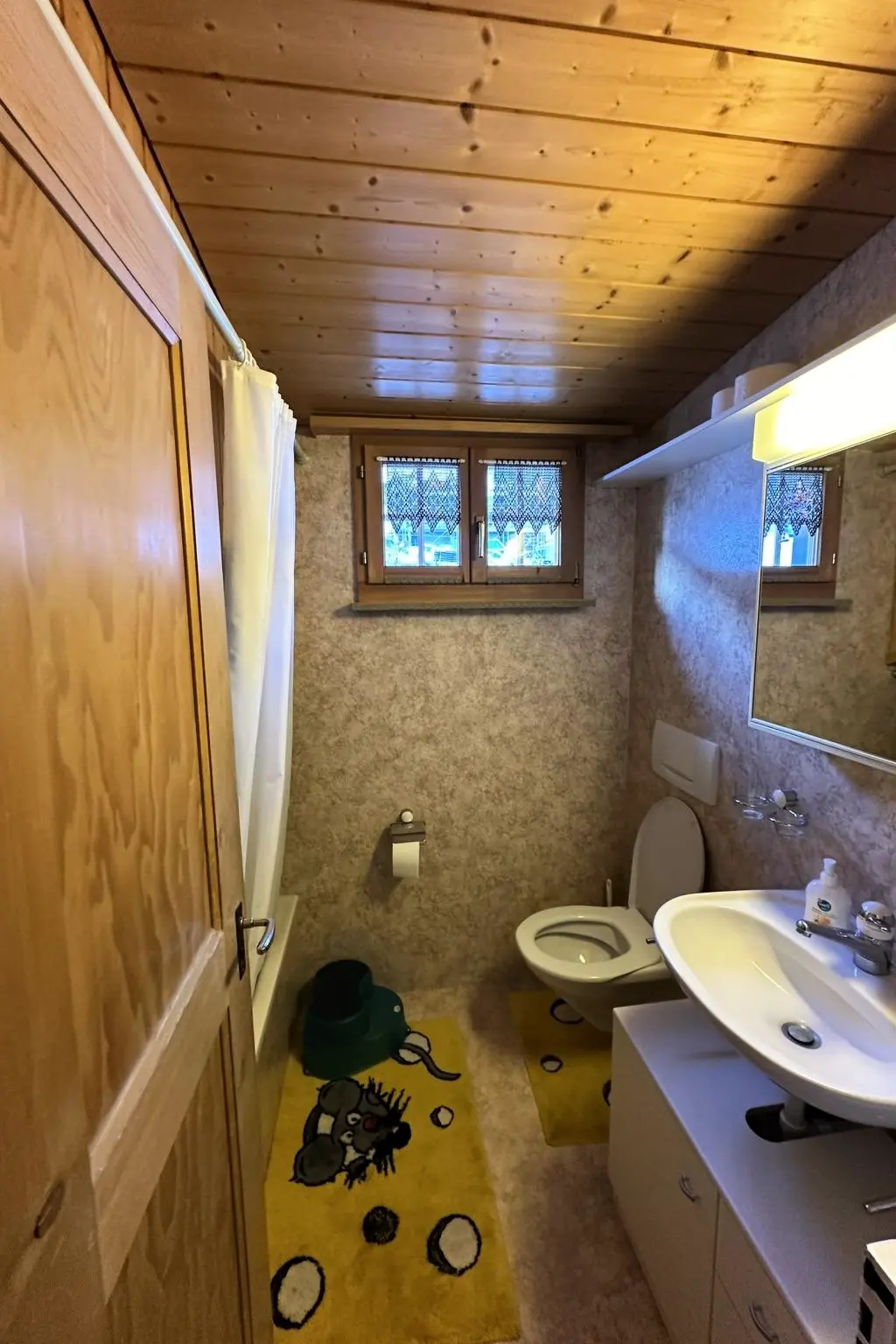 Résidence Chalet Sunneschy DG Appartement/Fewo, Dusche und Bad, WC, 2 Schlafräume