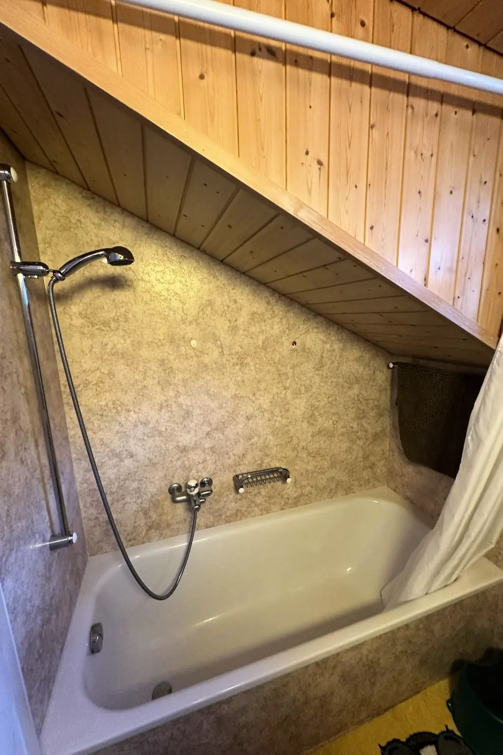 Résidence Chalet Sunneschy DG Appartement/Fewo, Dusche und Bad, WC, 2 Schlafräume