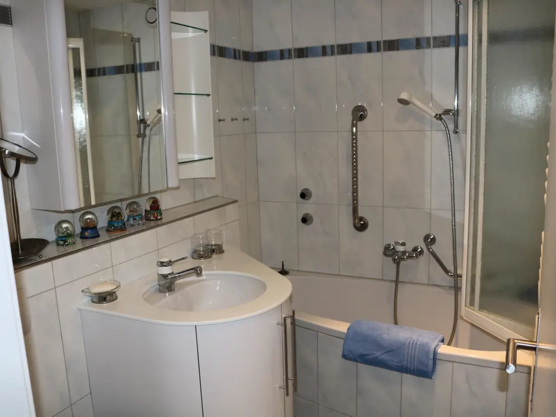 Résidence Gruebi - Haus Baldrian Appartement/Fewo, Bad, WC, 2 Schlafräume 3-Zimmerwohnung