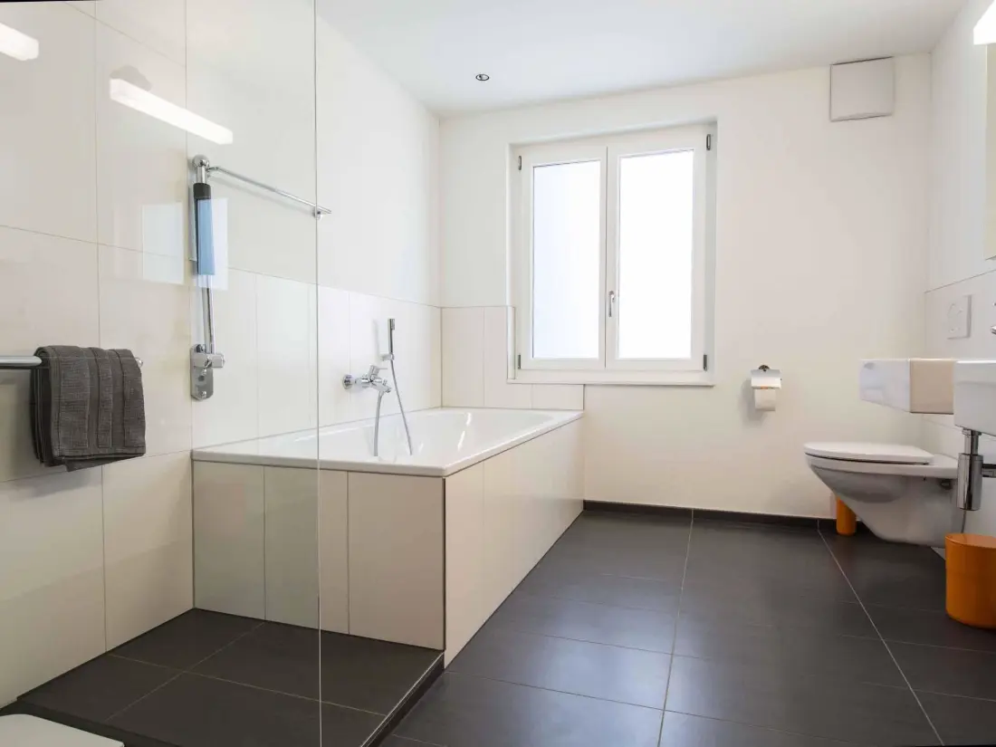 Résidence Im Zentrum Appartement/Fewo, Dusche und Bad, WC, 2 Schlafräume 3-Zimmerwohnung