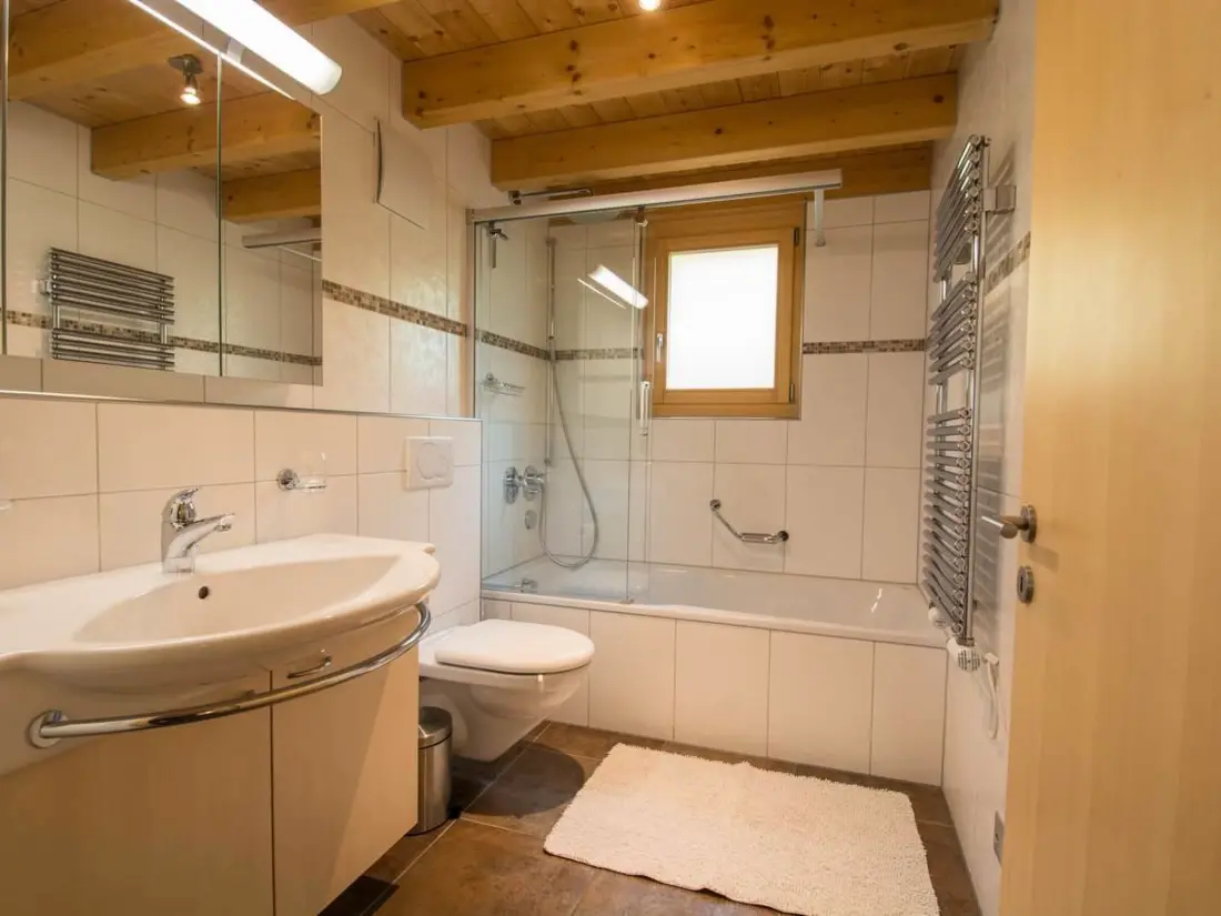 Résidence Schützenrain DG Appartement/Fewo, Dusche und Bad, WC, 4 oder mehr Schlafräume