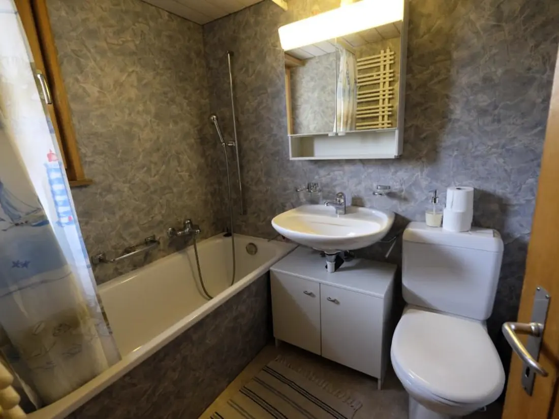 Résidence Wildrösli Appartement/Fewo, Bad, WC, 2 Schlafräume 3-Zimmer-Parterrewohnung