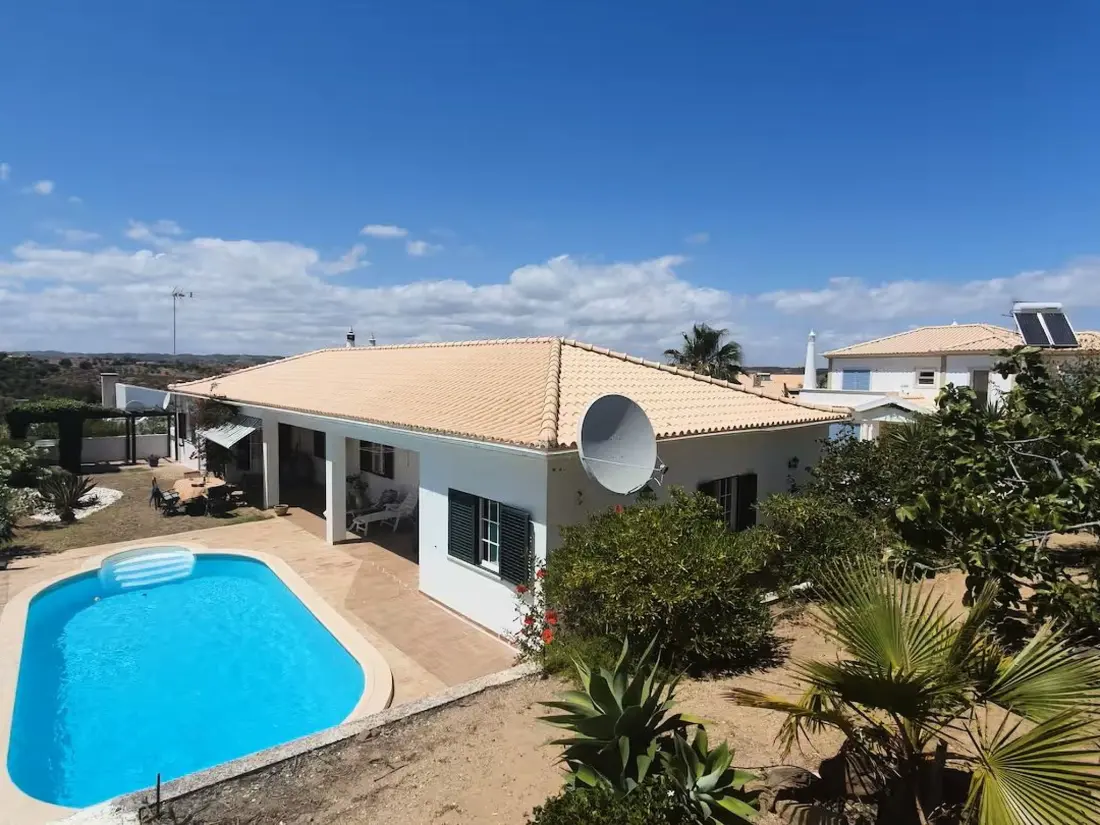 Résidence STUDIO DANS VILLA AVEC PISCINE