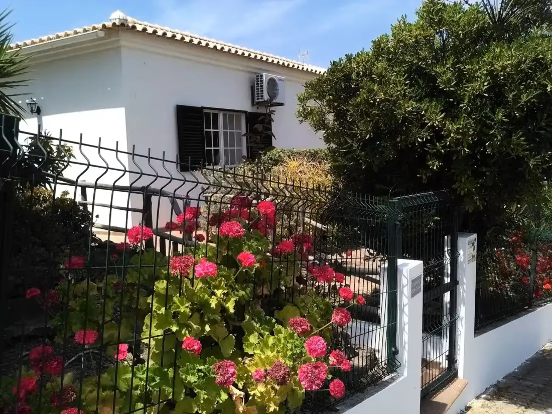 Résidence STUDIO DANS VILLA AVEC PISCINE