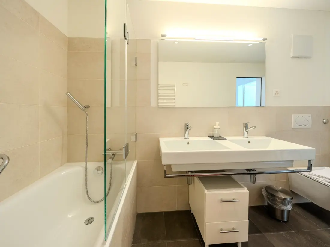 Résidence Sunnaschy Heidi by Arosa Vacations Appartement/Fewo, Dusche und Badewanne, 2 Sch
