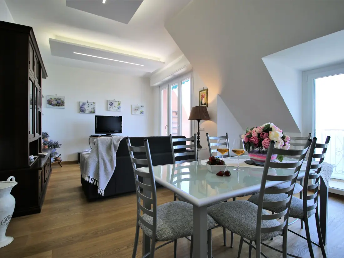 Résidence mit Terrasse