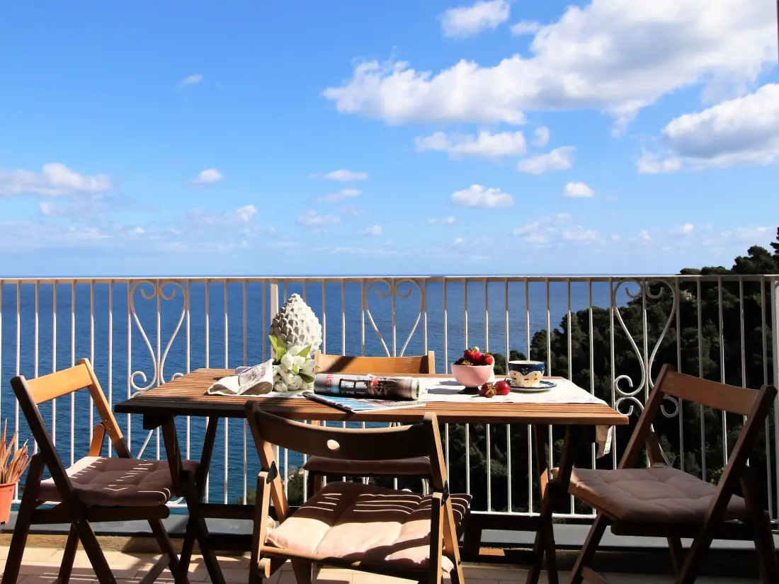 Résidence mit Terrasse