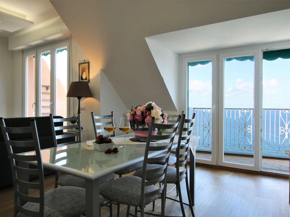 Résidence mit Terrasse