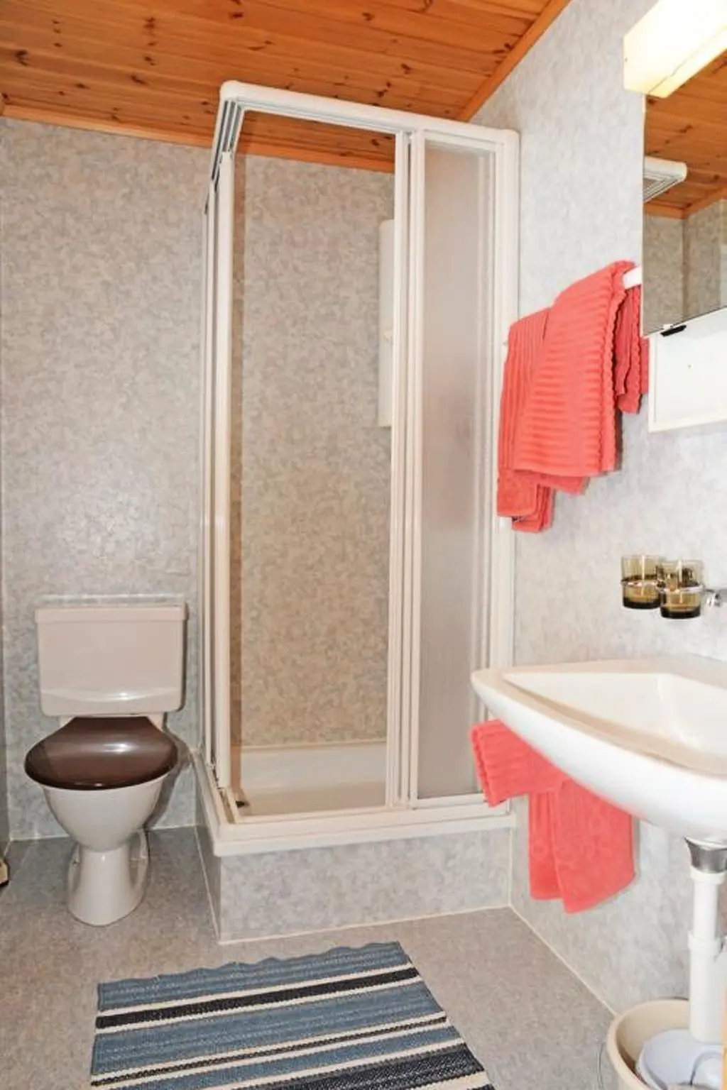 Résidence Bärgblüemli 1. OG Ost Studio, Dusche oder Bad, WC 1 1/2 Zimmerwohnung, 2-Betten