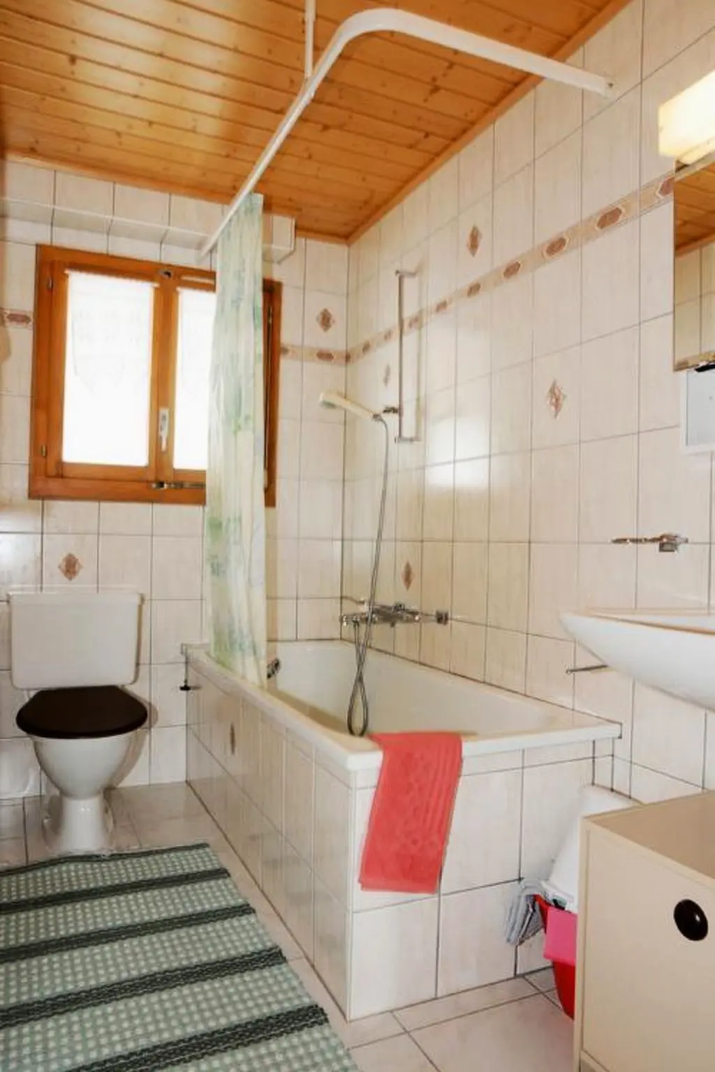 Résidence Bärgblüemli 1. OG West Appartement/Fewo, Dusche oder Bad, WC
