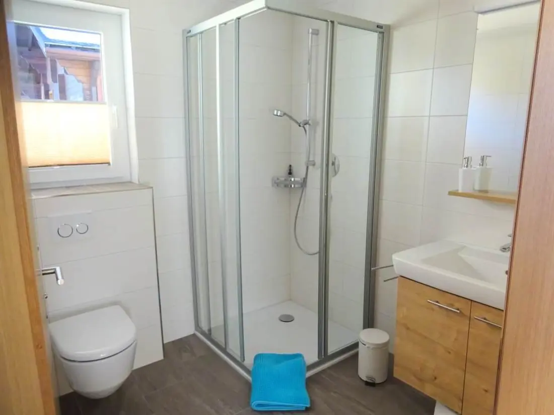 Résidence Robert 1. OG Süd Appartement/Fewo, Dusche oder Bad, WC