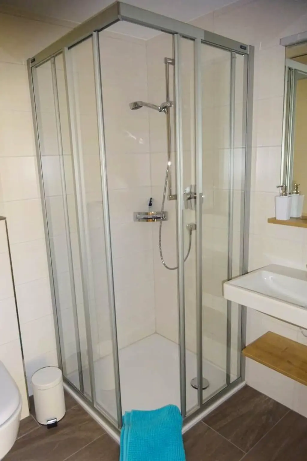 Résidence Robert 1. OG Süd Appartement/Fewo, Dusche oder Bad, WC