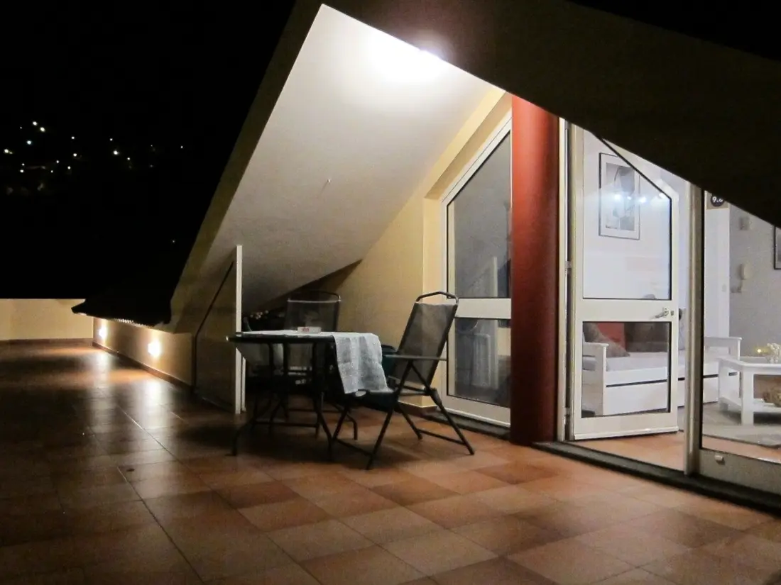 Résidence mit Terrasse