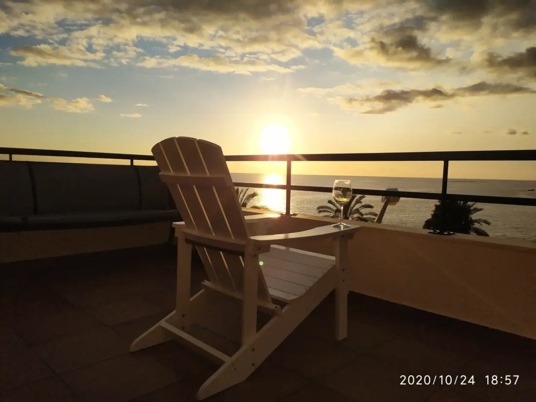 Résidence mit Terrasse