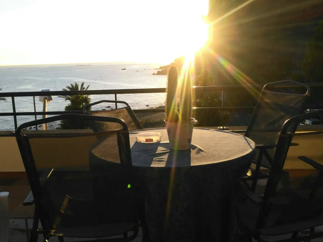 Résidence mit Terrasse