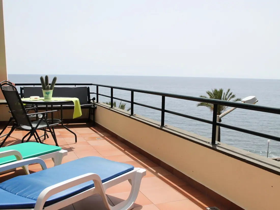 Résidence mit Terrasse