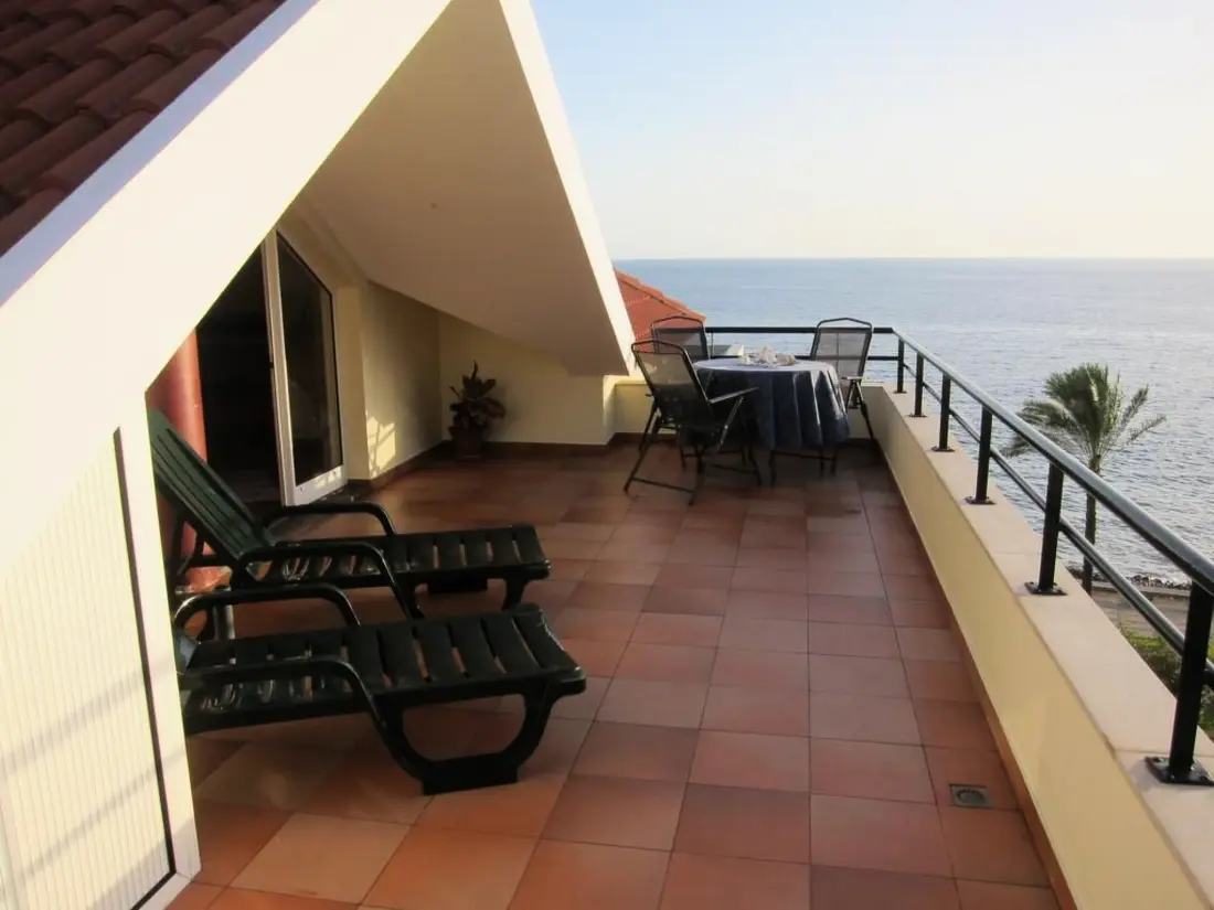 Résidence mit Terrasse
