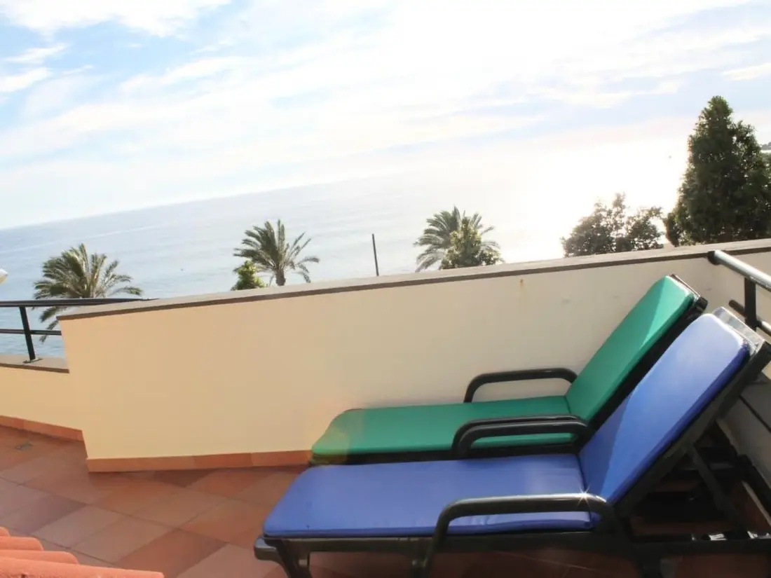 Résidence mit Terrasse