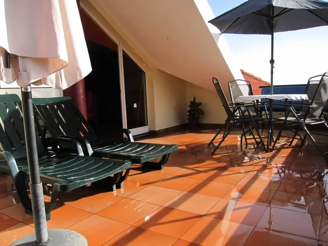 Résidence mit Terrasse