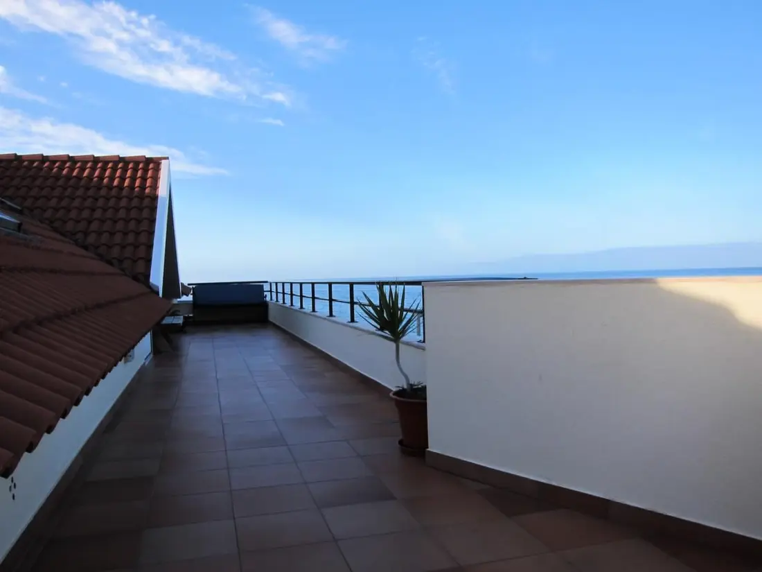 Résidence mit Terrasse