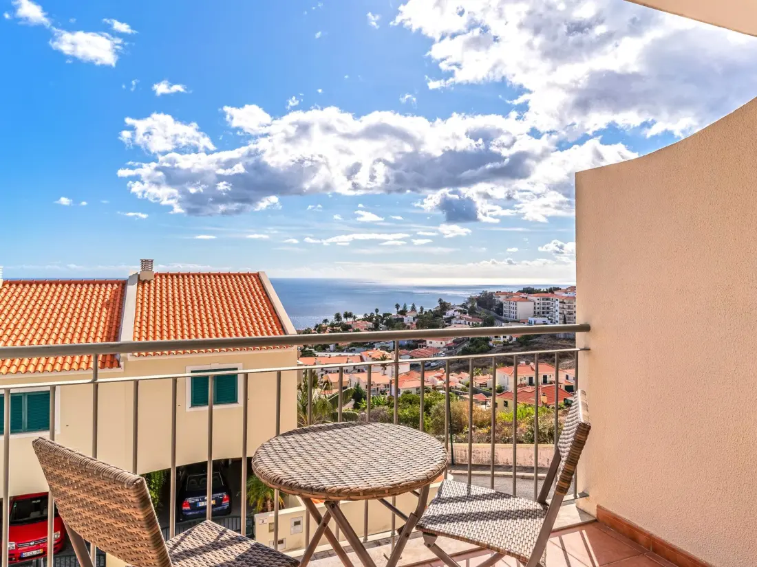 Résidence "Garajau View" mit Balkon