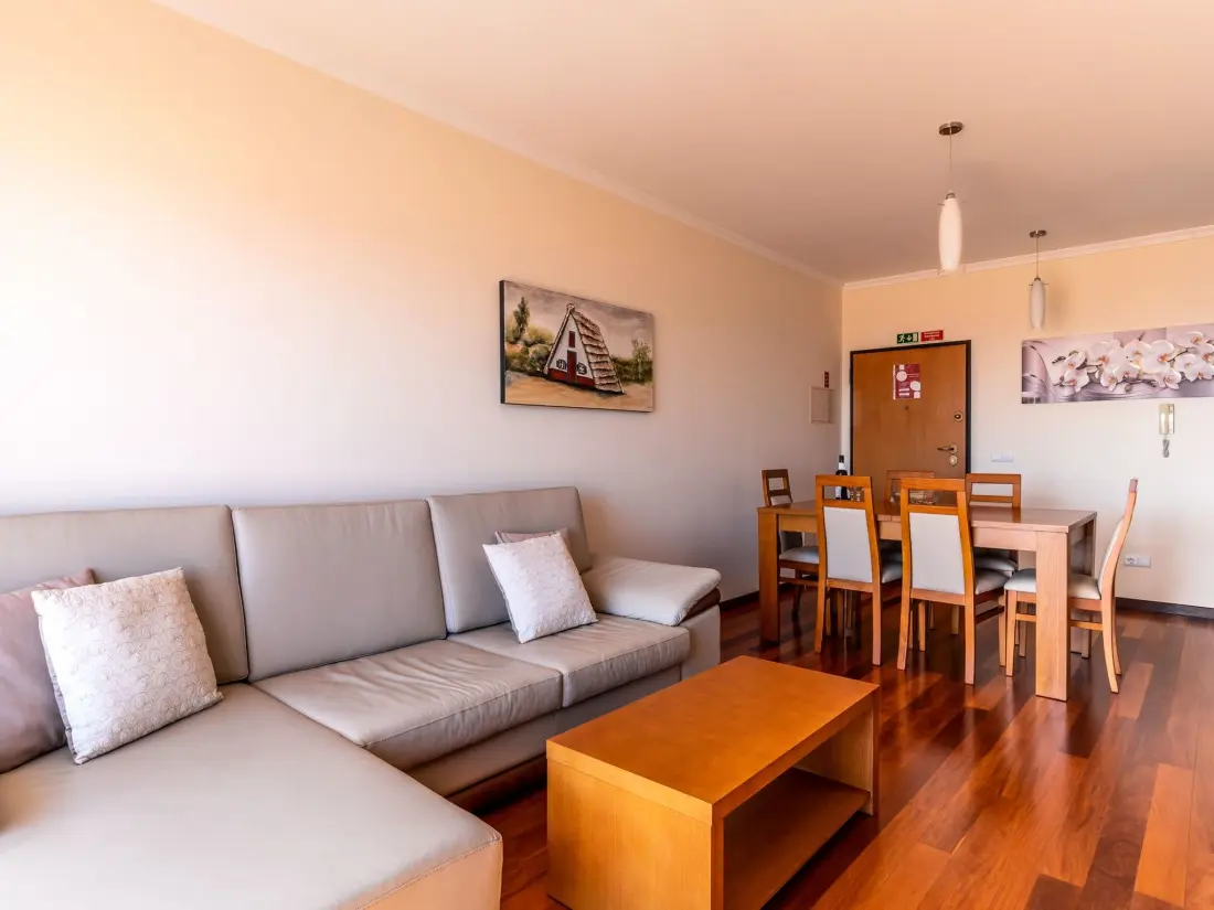 Résidence "Garajau View" mit Balkon
