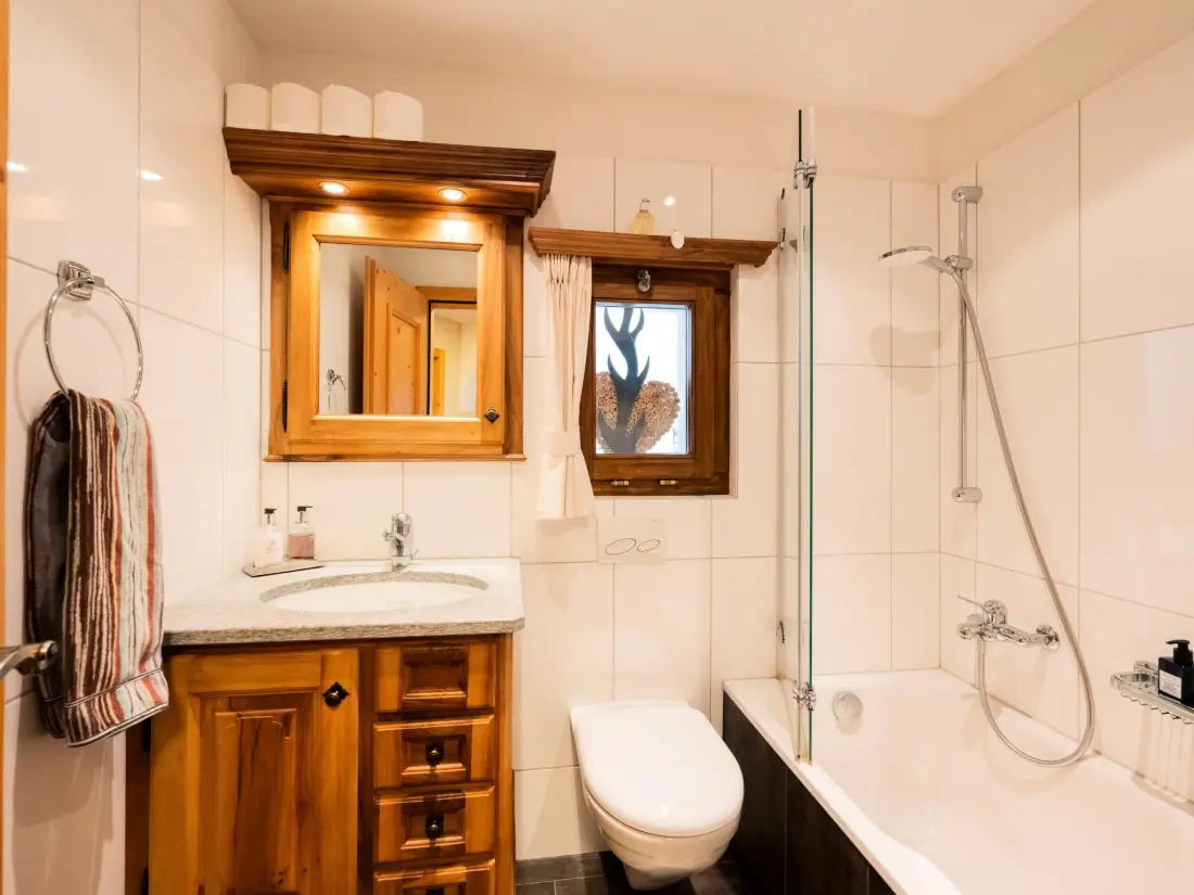 Résidence Bündastrasse 22 EG Appartement/Fewo, Dusche oder Bad, WC 2 1/2-Zimmerwohnung