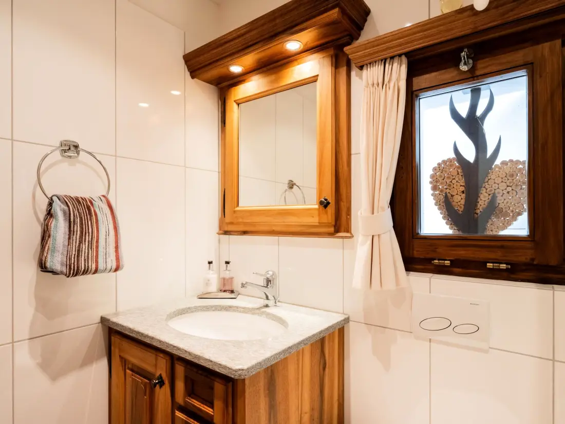 Résidence Bündastrasse 22 EG Appartement/Fewo, Dusche oder Bad, WC 2 1/2-Zimmerwohnung