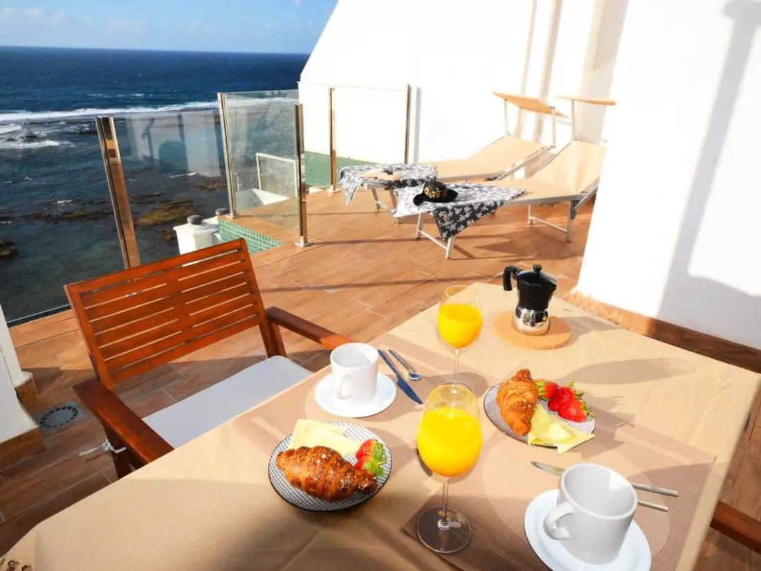 Résidence Wohnung mit privater Terrasse und Meerblick