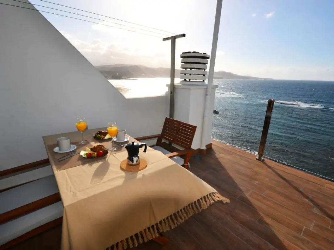 Résidence Wohnung mit privater Terrasse und Meerblick