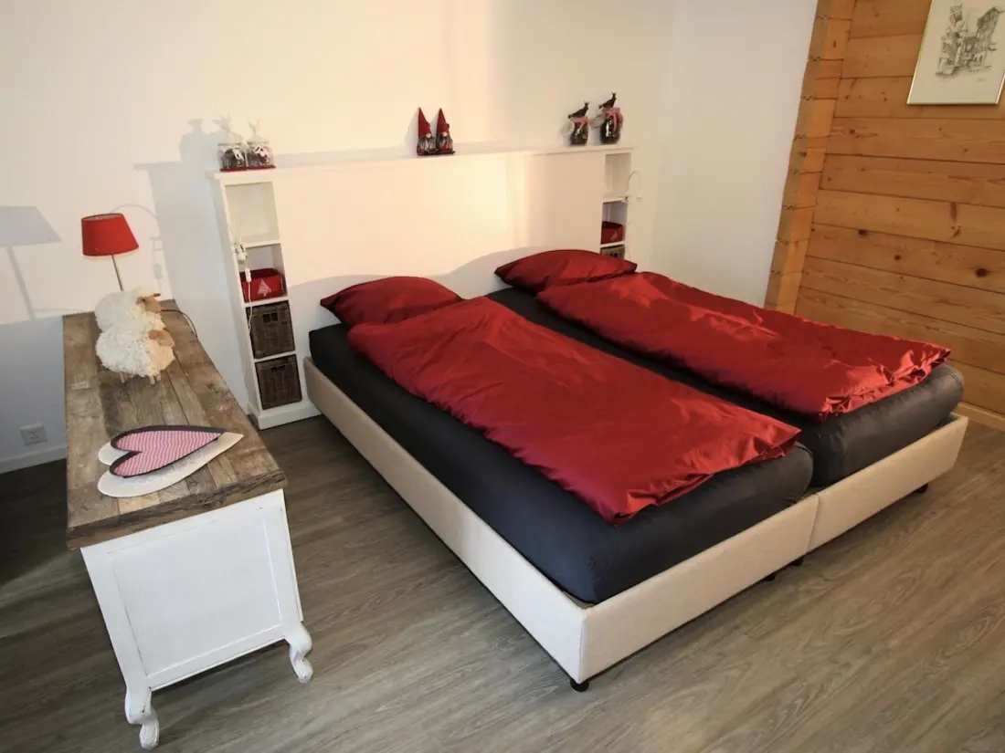 Résidence Gassenboden 37 # 2-bed apartment, Bad, WC 2-Bettwohnung, Bad, WC