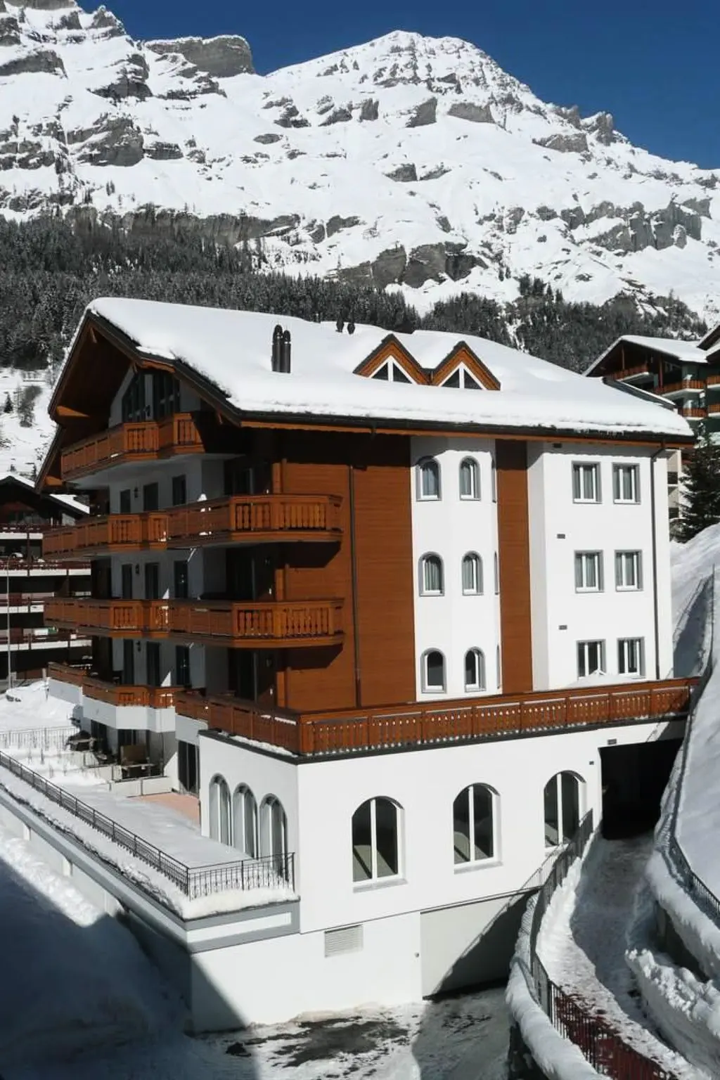 Résidence Residenz Iris Leukerbad # 4-bed apartment, Dusche und Bad, WC