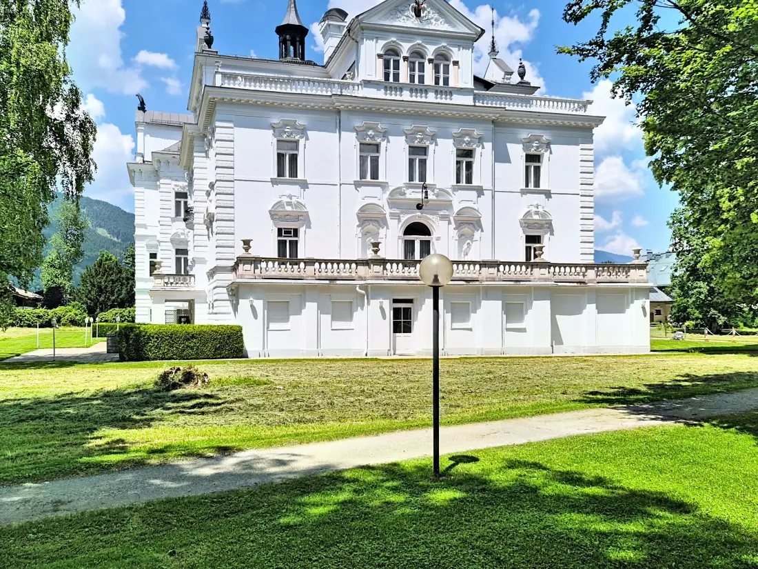 Résidence im Schlosspark mit Hallenbad