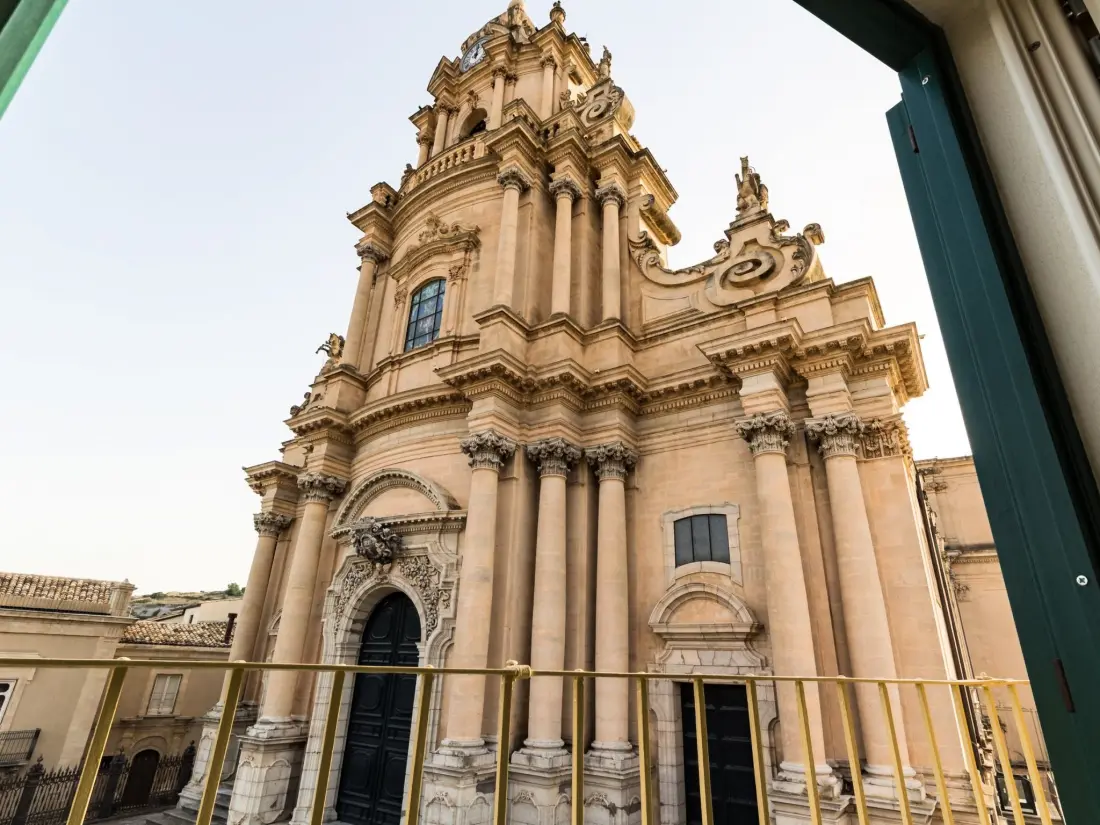 Résidence Großes Appartement in Ragusa mit Kleinem Balkon