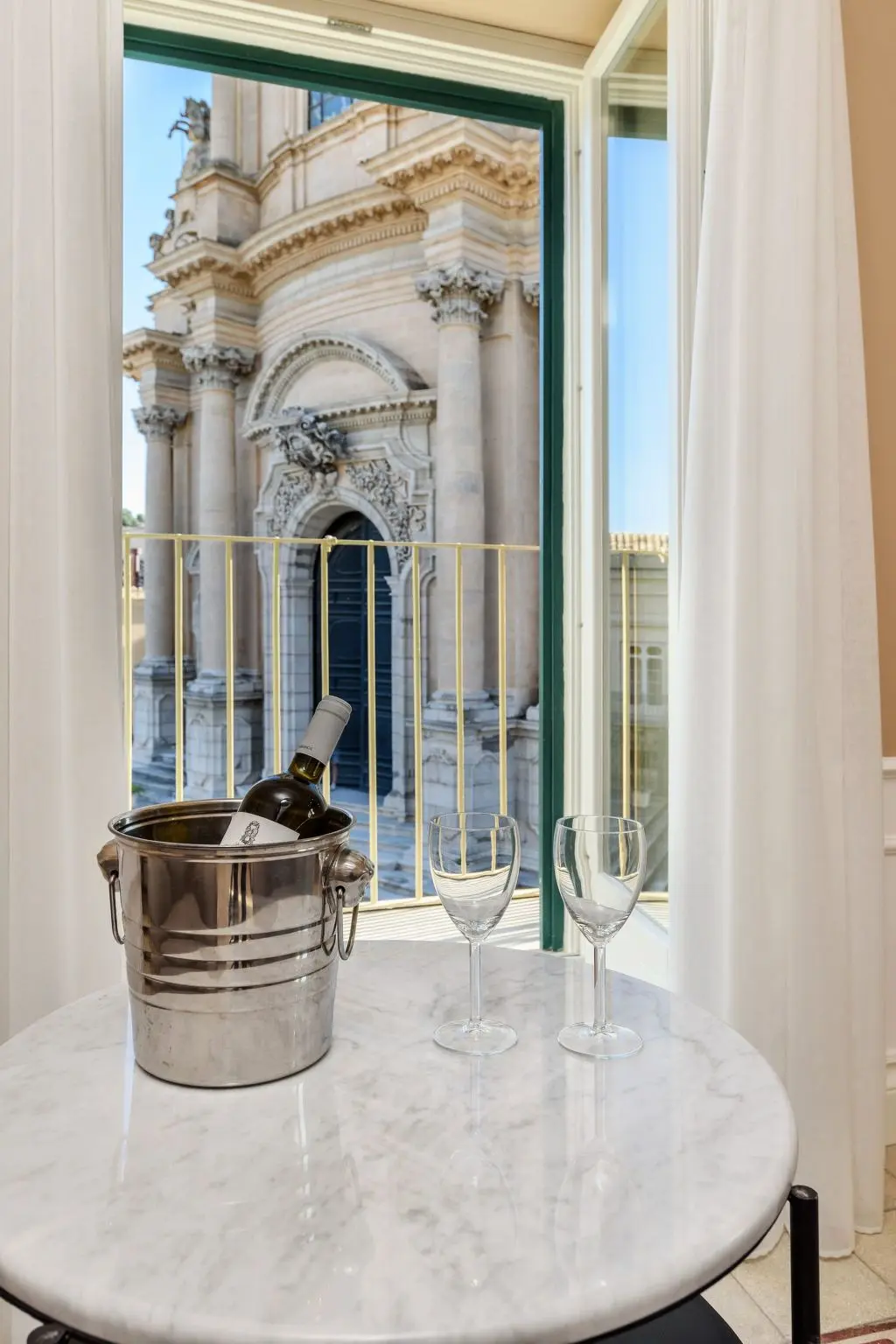 Résidence Großes Appartement in Ragusa mit Kleinem Balkon