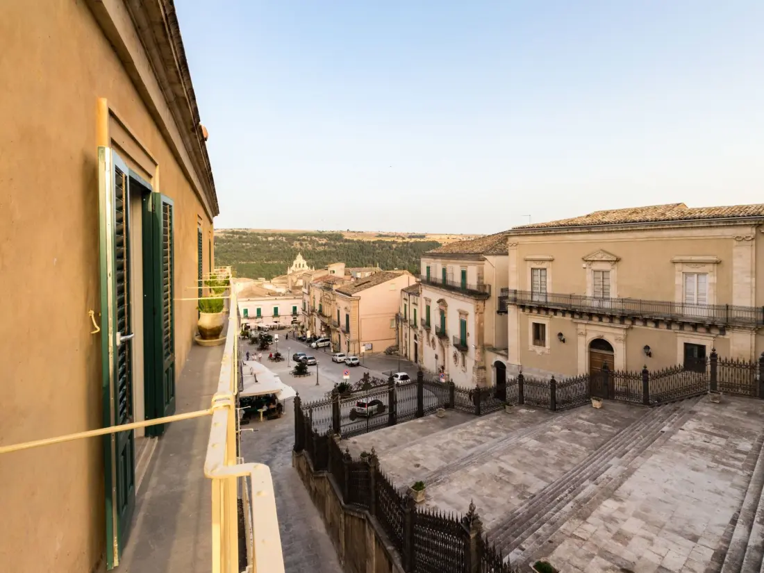 Résidence Großes Appartement in Ragusa mit Kleinem Balkon