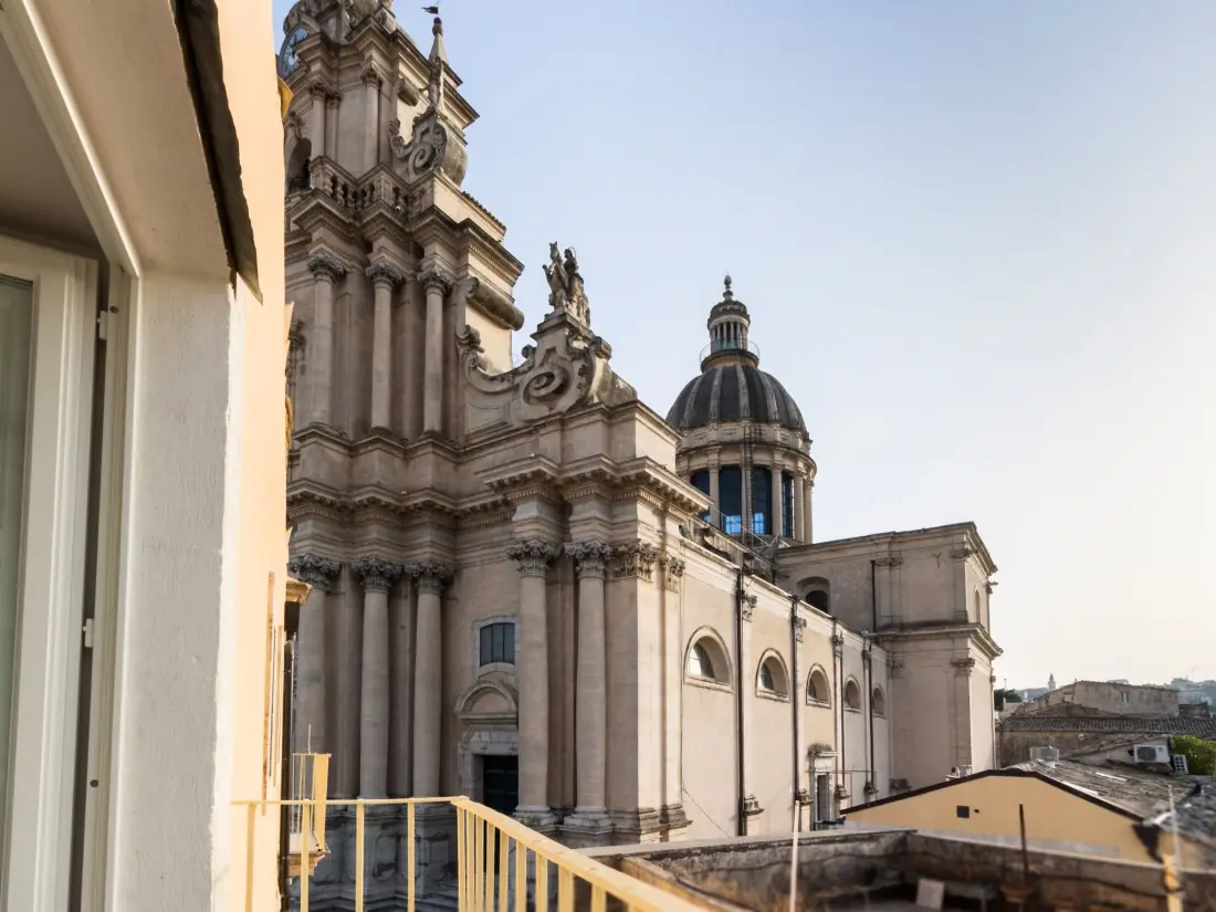 Résidence Großes Appartement in Ragusa mit Kleinem Balkon
