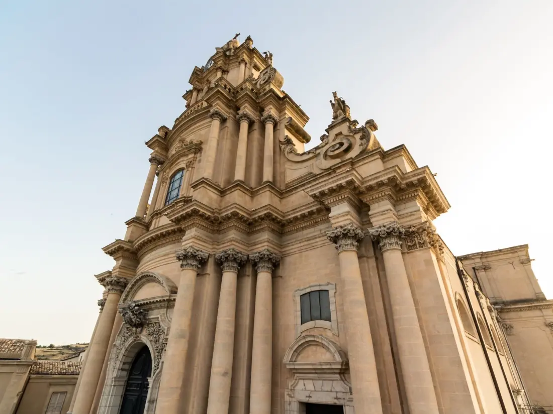 Résidence Großes Appartement in Ragusa mit Kleinem Balkon