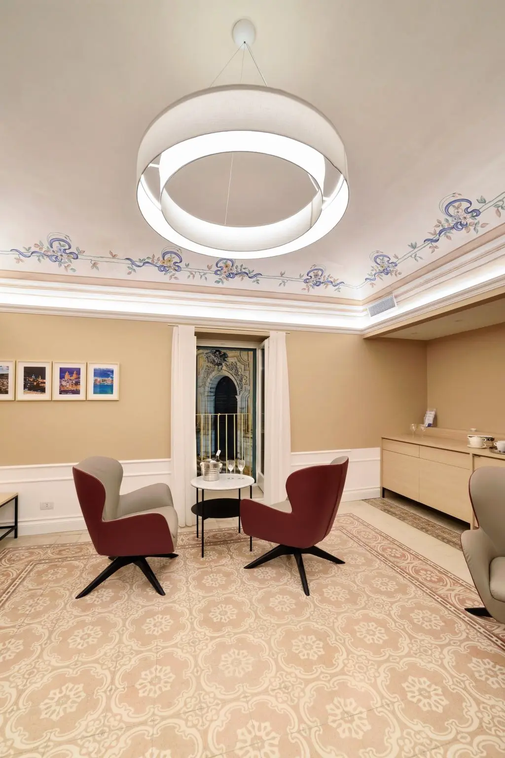Résidence Großes Appartement in Ragusa mit Kleinem Balkon