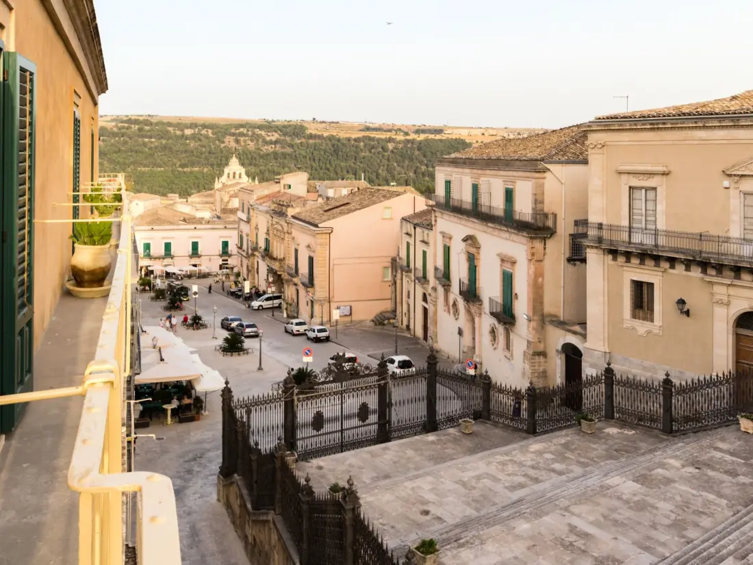 Résidence Großes Appartement in Ragusa mit Kleinem Balkon