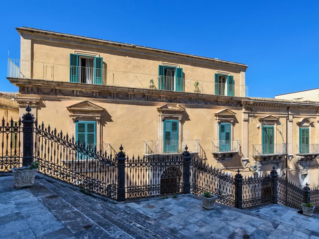 Résidence Großes Appartement in Ragusa mit Kleinem Balkon