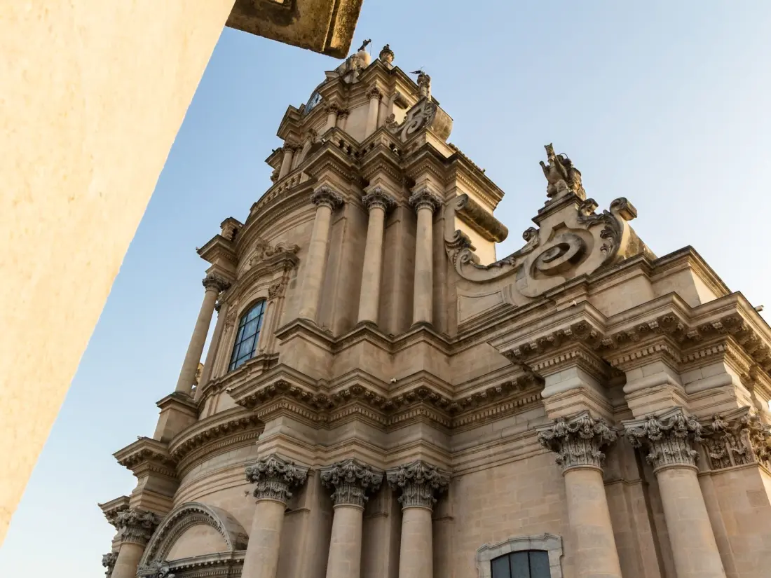 Résidence Großes Appartement in Ragusa mit Kleinem Balkon