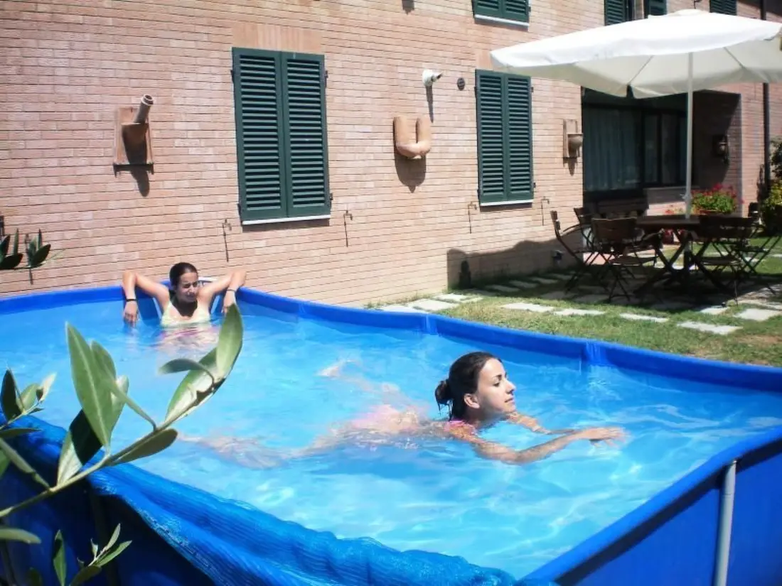 Résidence Wohnung mit Garten und oberirdischem Pool