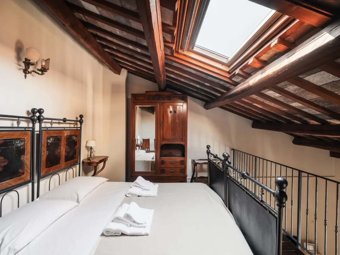 Résidence Mit Mezzanin und Schwimmbad, in einem Bauernhaus in den Hügeln